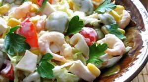 Салат из кальмаров и креветок